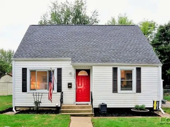 502 Center Dr, Tecumseh, MI 49286