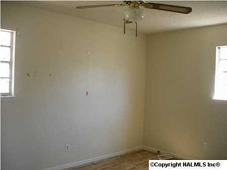 5th image of 4043 Sewall Dr SW