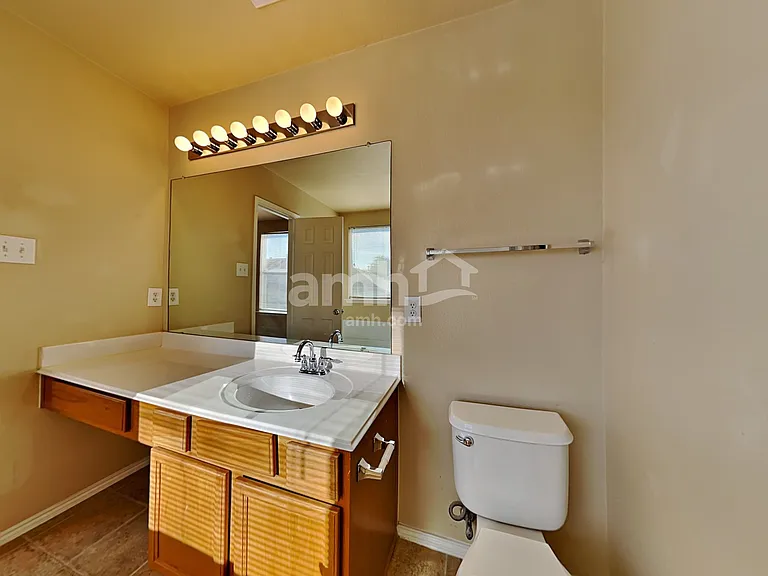 421 Hackberry Dr — Photo 15