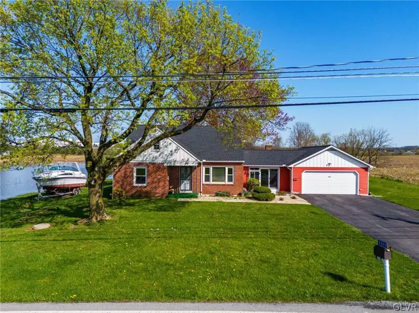 7073 Cetronia Rd, Allentown, PA 18106