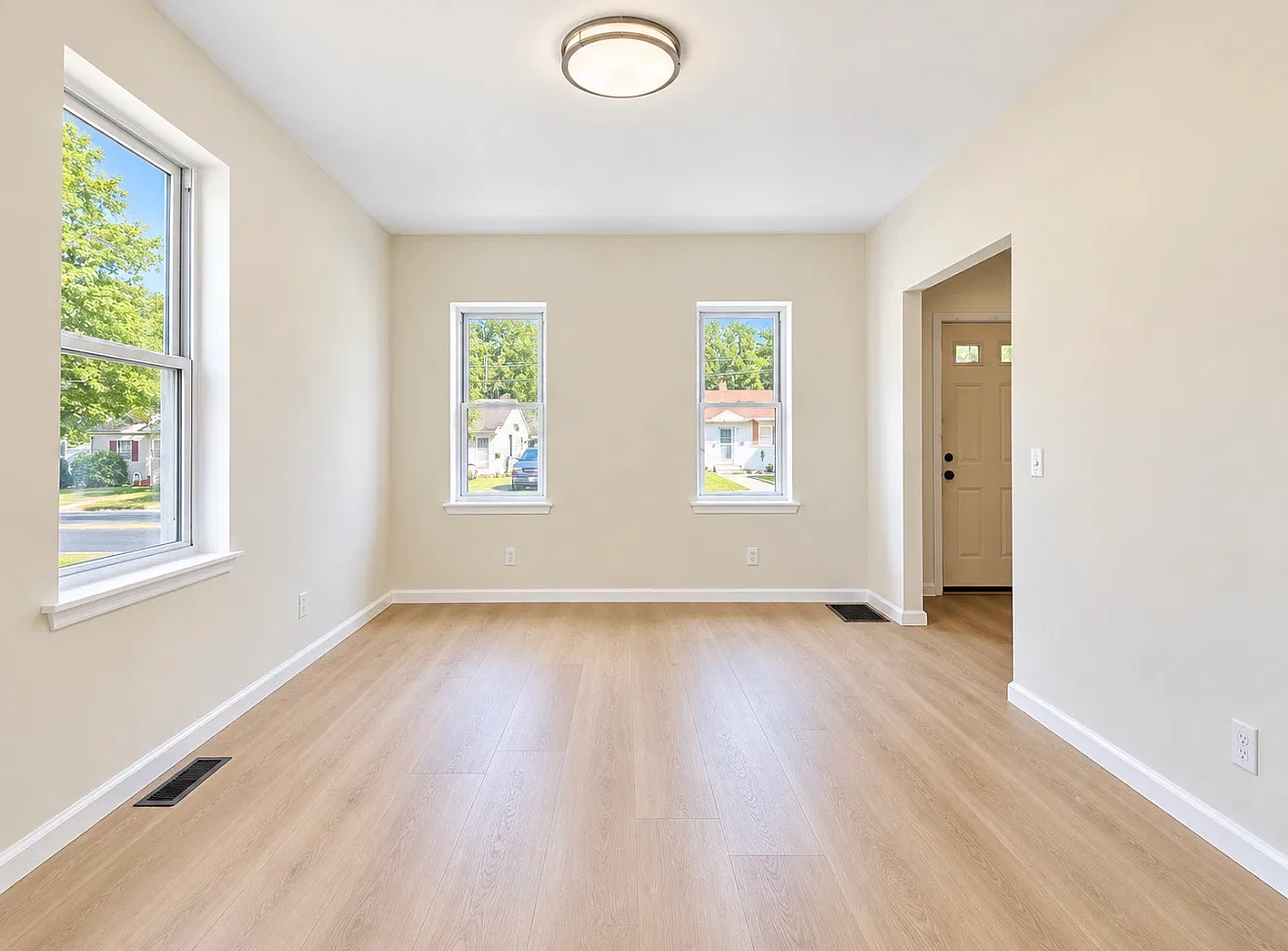 3 bed, 1.5 bath, 1250 sqft, $2,700 — Photo 4