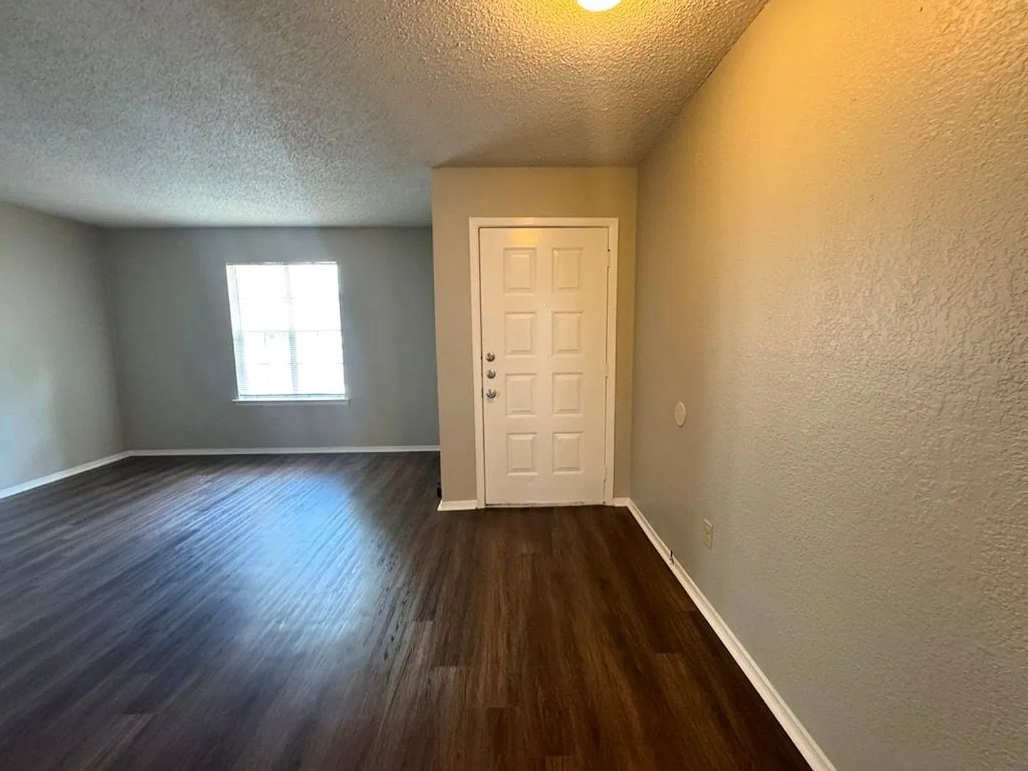 Welcome to this charming South Austin retreat tucked into the highly desirable Texas Oaks community! — Photo 2