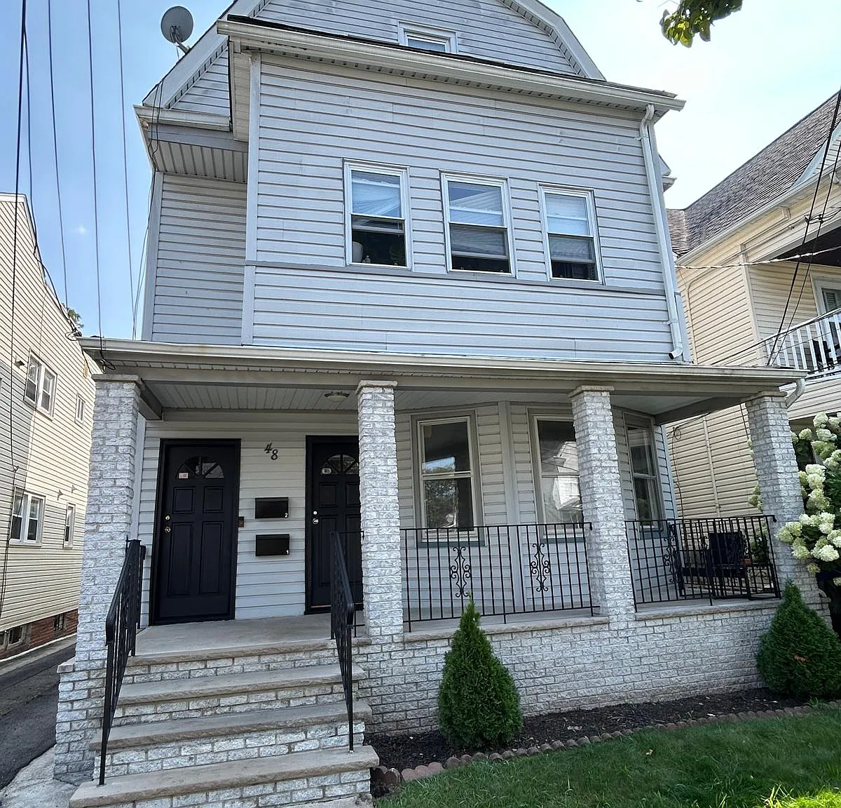 3 bed, 900 sqft, $2,650 — Photo 1