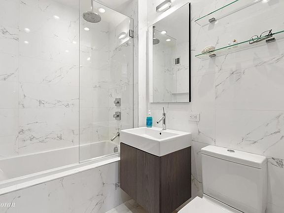 3rd image of 88 Greenwich St APT 418