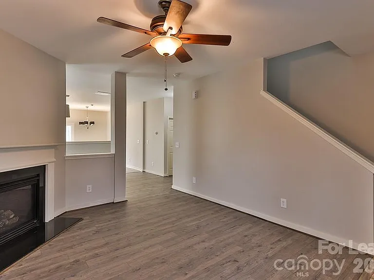8946 Chalkstone Rd — Photo 15