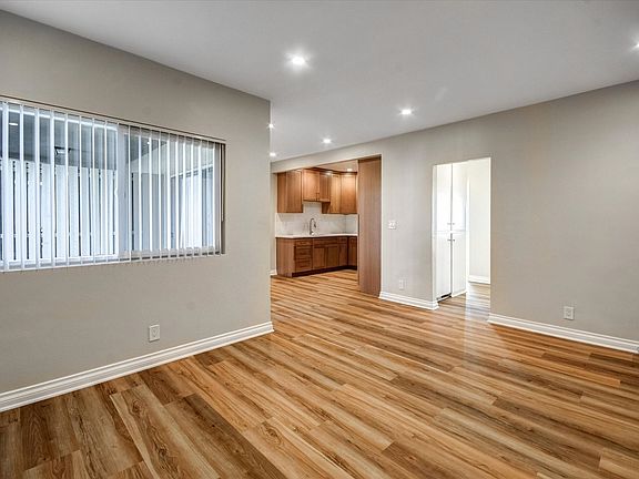 4th image of 530 E Cypress St #9