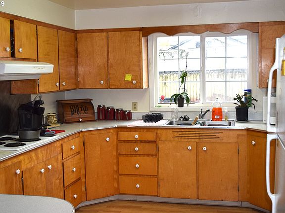 4th image of 10110 NE 13th Ave