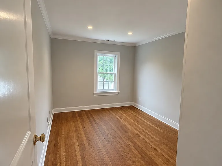 560 Old Town Rd — Photo 13