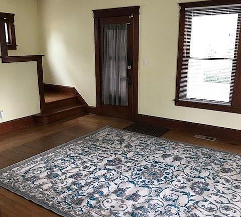 5th image of 200 Longford Ave