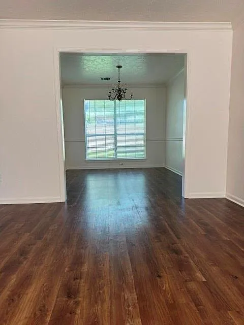 4 bed, 2.5 bath, 2592 sqft, $2,300 — Photo 3