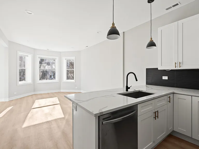 2540 W Cortez St #2F — Photo 5