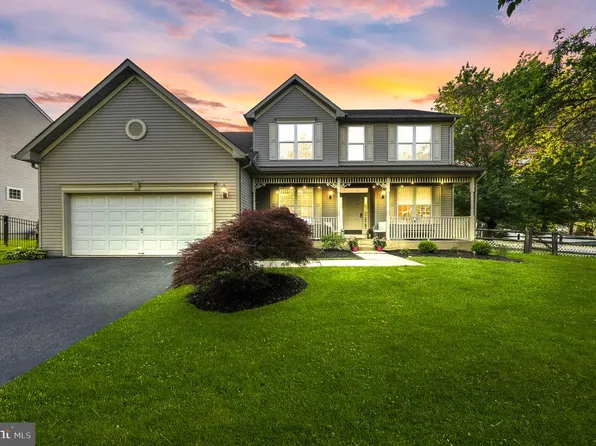 2 Stonehedge Dr, East Windsor, NJ 08520