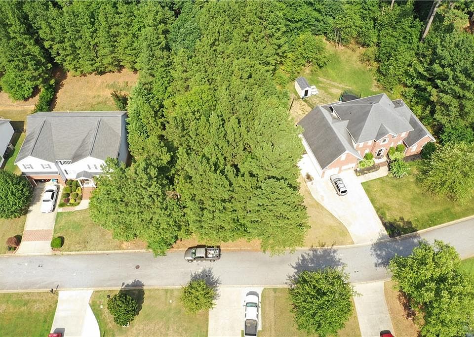 1st image of 106 James Lawrence Orr Dr