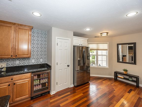 4th image of 10128 Beresford Ct