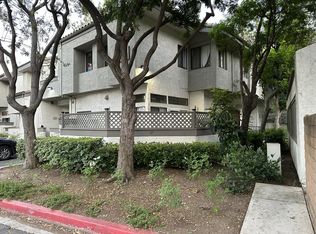 27 Blackbird Ln, Pomona, CA 91766