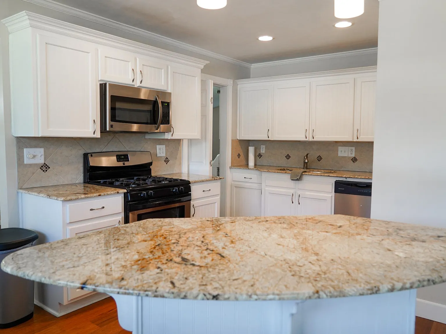3 bed, 1500 sqft, $1,700 — Photo 2