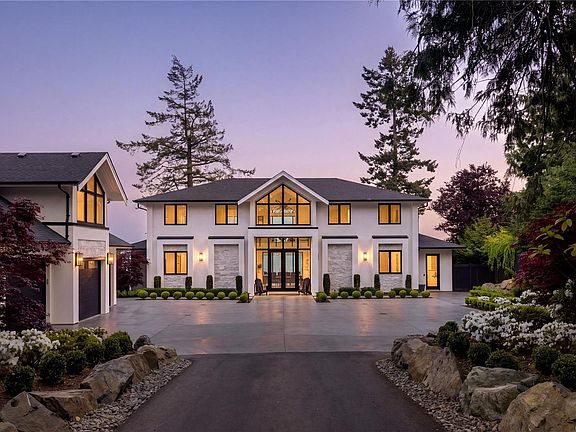 3rd image of 8425 Lochside Dr