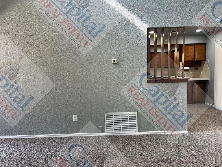 1013 W Gladys Way — Photo 5