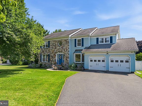 2nd image of 103 Valley View Cir