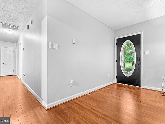 5th image of 247 Maple Ridge Ln