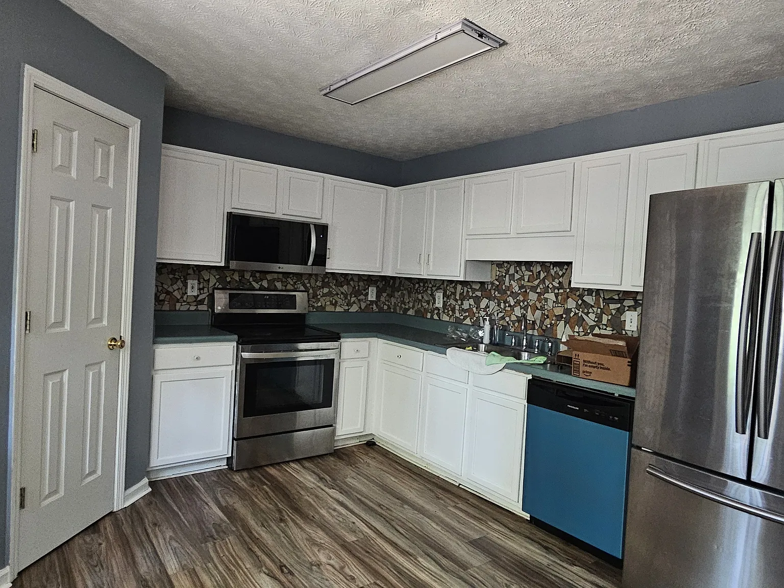 321 Blake Dr — Photo 2