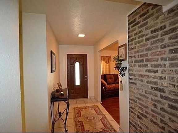 4th image of 2204 Stonebrook Dr