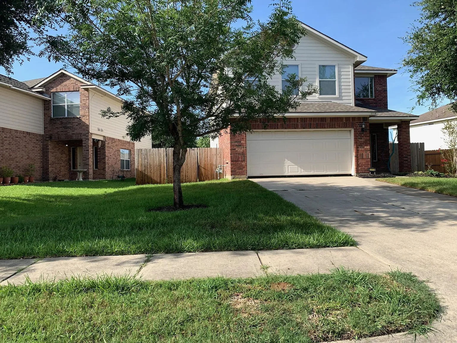 3 bed, 2.5 bath, 2316 sqft, $3,200 — Photo 2