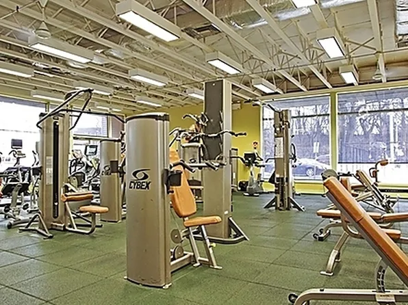 5900 Arlington Avenue image 9 of 13