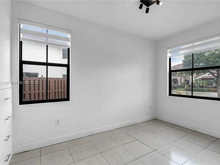 9925 NW 10th St — Photo 17