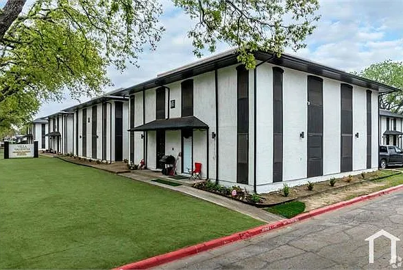 2 bed, 875 sqft, $1,050 — Photo 2