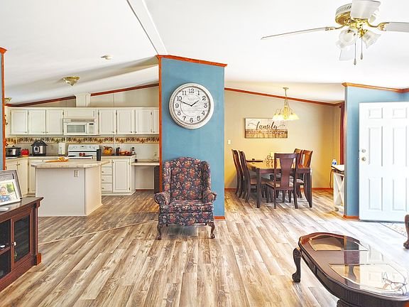 3rd image of 347 Oak Hill Ln