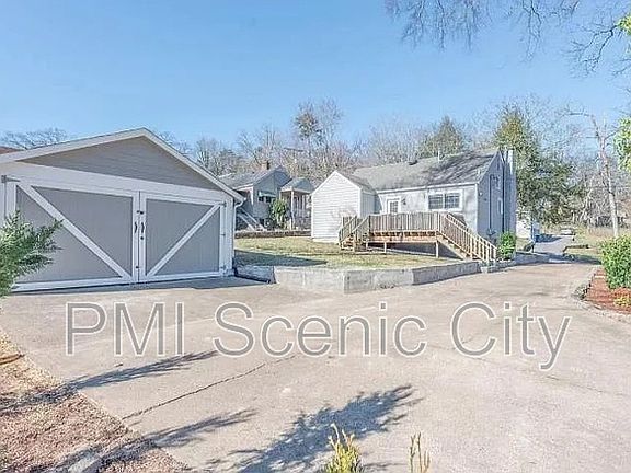 3rd image of 104 Lynda Dr
