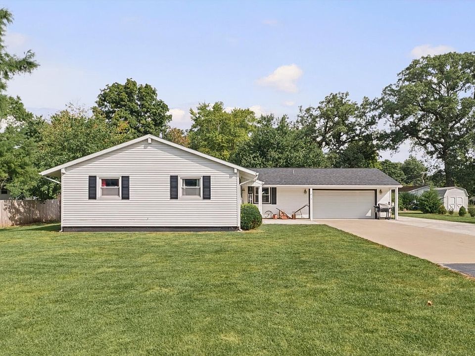 1st image of 4 Cherry Ln