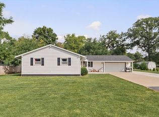 4 Cherry Ln, Villa Grove, IL 61956