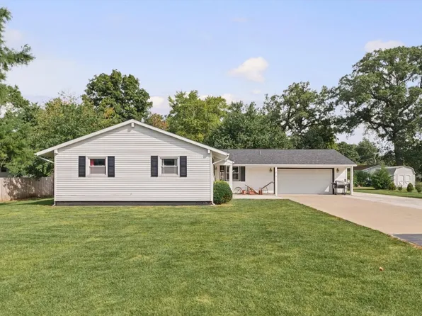 4 Cherry Ln, Villa Grove, IL 61956