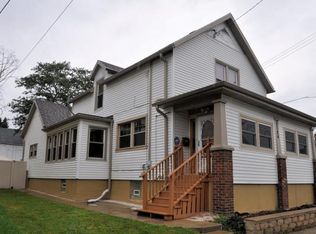 1124 Irving Pl, Racine, WI 53403