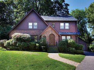 8 Hosmer Cir, Newton, MA 02465