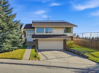 88 W Woodfield Dr SW, Calgary, AB T2W 3T5