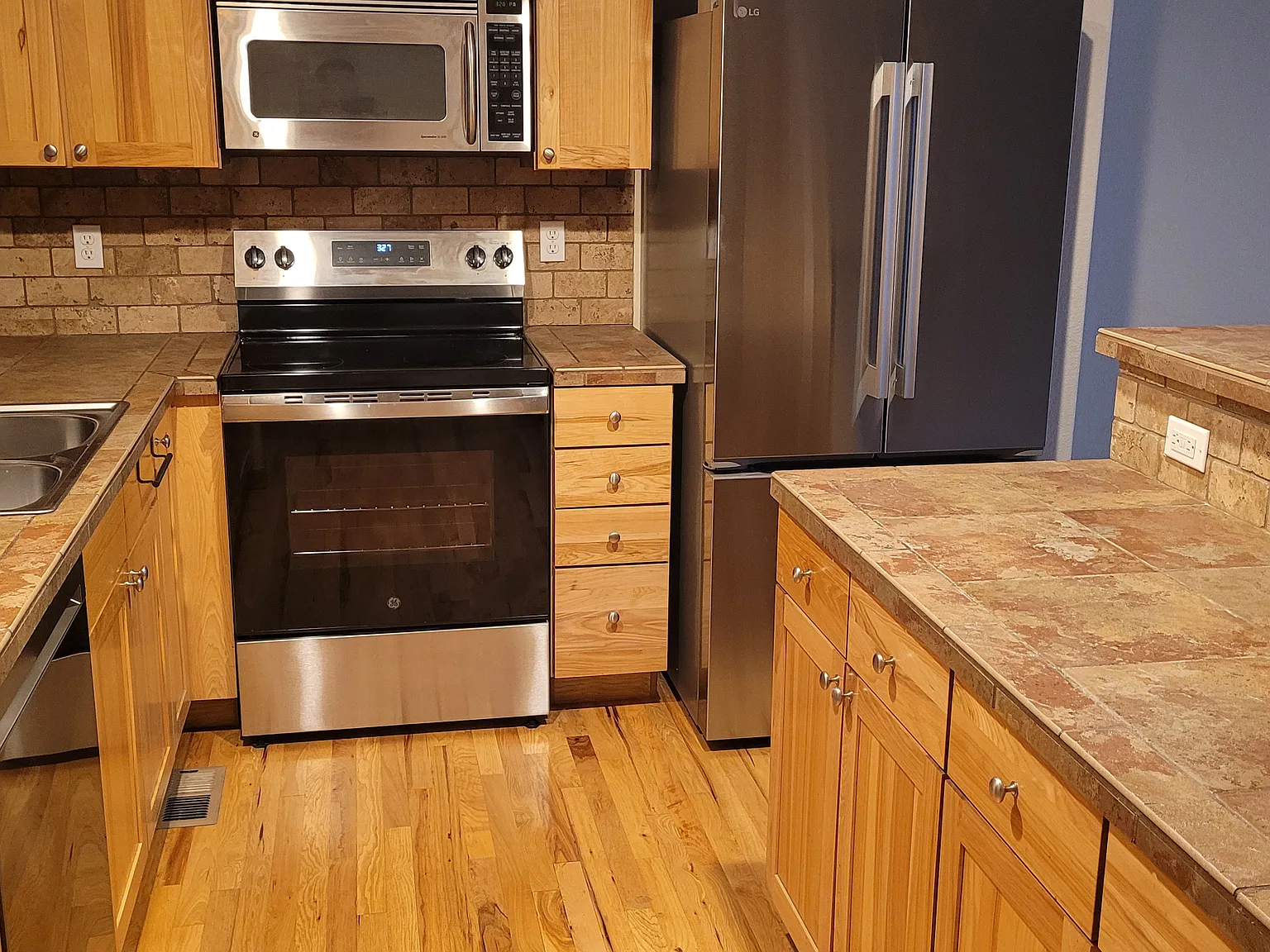 1110 Rendezvous Rd — Photo 2