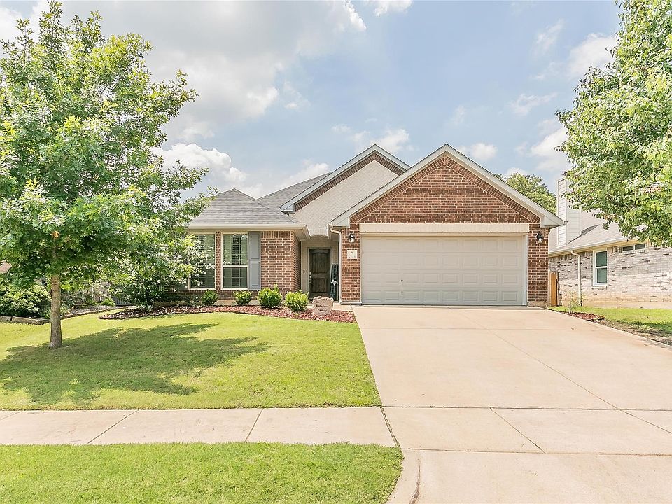 1st image of 2924 Greenway Dr