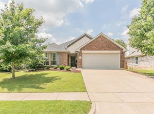 2924 Greenway Dr, Burleson, TX 76028