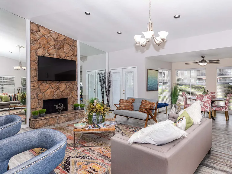 Royal Wildewood Manor Apartments — Photo 17