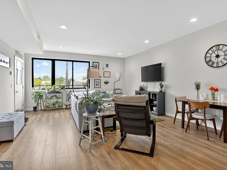 381 Martin St #3 — Photo 4