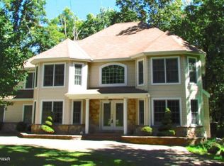 139 Lincoln Dr, Hawley, PA 18428