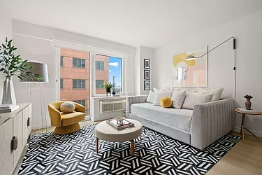 425 Summit Avenue, #704