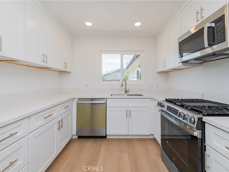 3202 Montana Ave — Photo 8
