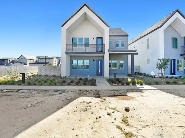 27333 Creekwood Ln, Valencia, CA 91381