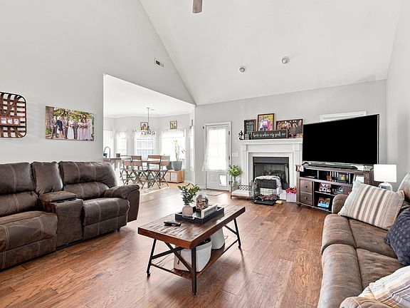 5th image of 108 Wheaton Ct