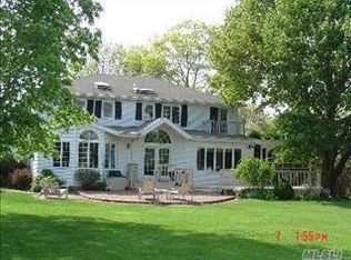 11 Wilshire Dr, Syosset, NY 11791