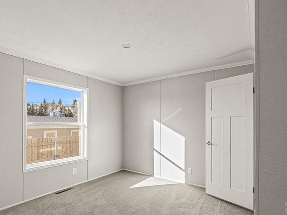 4th image of 525 Carr Ave